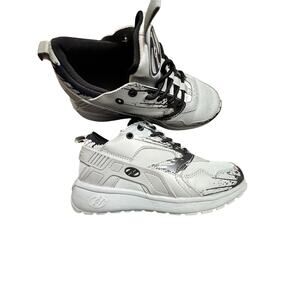 EUC Boys Heelys Size 5Y in amazing condition